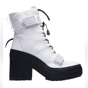 CHUCK TAYLOR ALL STAR GR82 HEELED BOOT IN WHITE Size 8.5